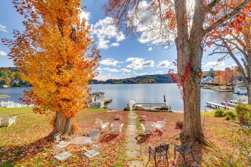 All-Season Getaway on Lake Winola Dock and Sunroom!