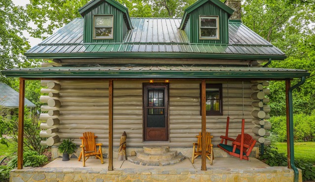 All season getaway. Relax at The "Wilberness" Log Cabin close to Rocky Fork Lake