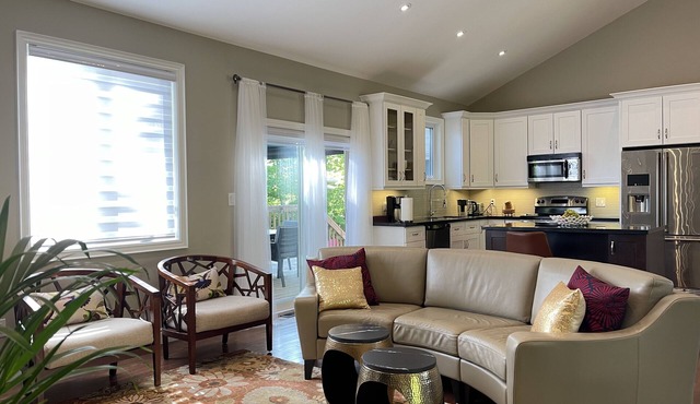 All season house, for family get away, with hot tub, children friendly beaches
