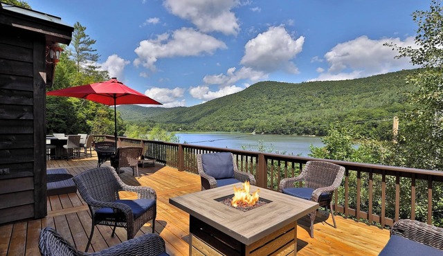 All-Season Lake House Between Okemo & Killington!