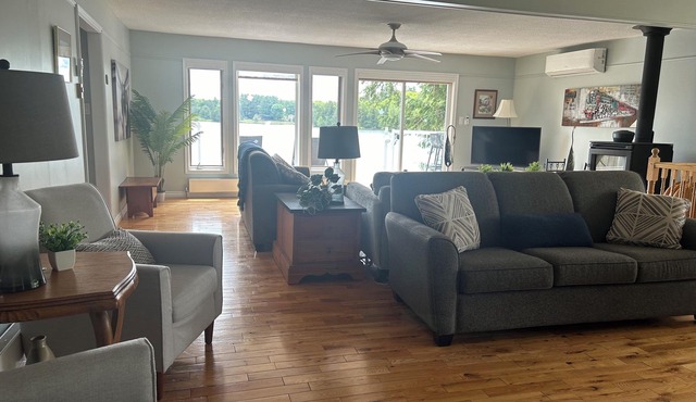 All Season Lakefront Home nHot Tub, Theatre Room, ATV/Snowmobile/Hiking Trails