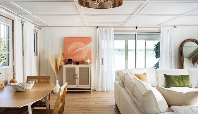 All-Season Lakeside Serene Cottage with Suana!