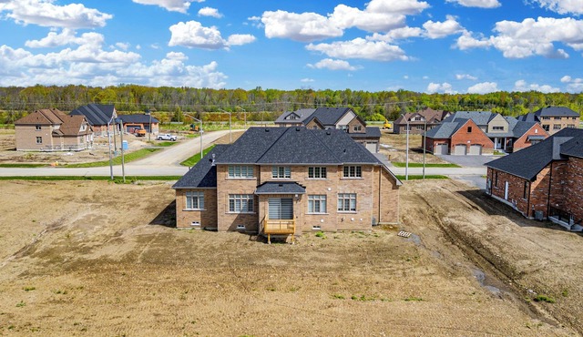 All-Season Lakeview Retreat – Prince Edward County