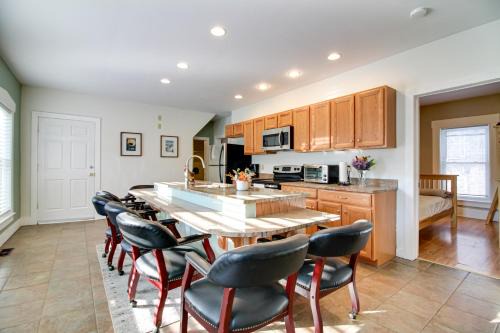 All-Season Ludlow Apartment 3 Mi to Okemo Resort!