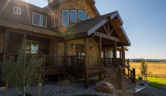 All-Season Luxury MTN Retreat @ Lake w/Hot Tub, Sauna & Near Hiking Trails, YNP