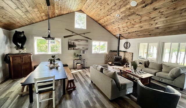 All-Season Modern Cottage on Red Lake - 45 min from Green Bay