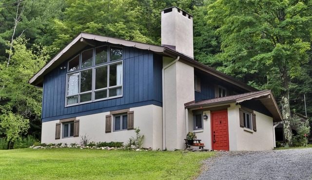 All-Season Mountain Lodge - skiing, hiking, biking, near Windham & Hunter NY