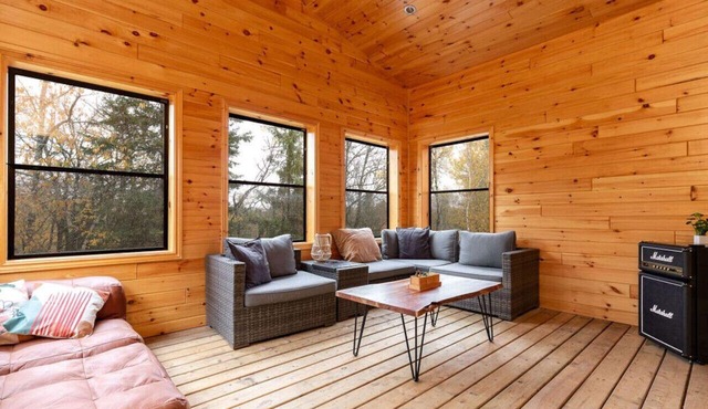 All Season Muskoka Cottage*HotTub*Sauna*Beach*BBQ