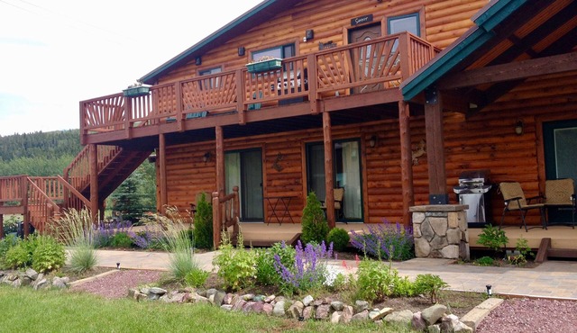 All-Season Vacation Getaway with Stunning Views!