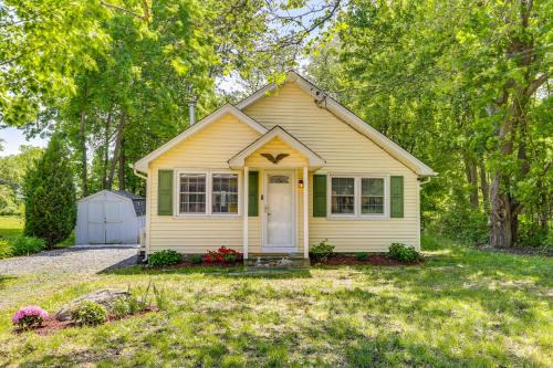 All-Season Vernon Township Lake House Retreat!