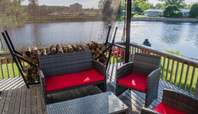 All-season waterfront 4-bedroom in Shediac