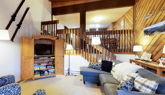 All-Seasons Condo with Deck - Walk to Pool, Hot Tub, & Huntington Lake