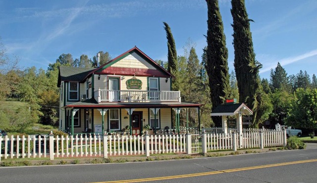 All Seasons Groveland Inn