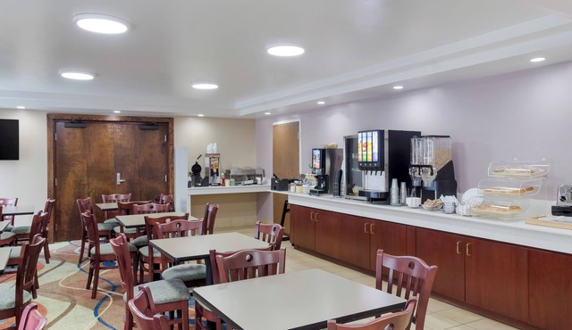 All Seasons Inn & Suites Smithfield Providence