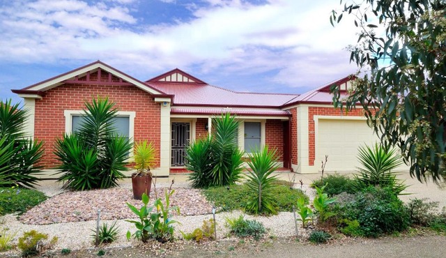 All Seasons Port Elliot Holiday House