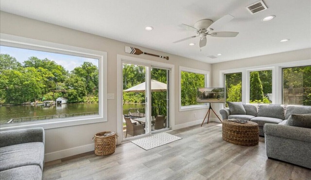 All Sports Lake Orion "Hidden Bay Lake Cottage"
