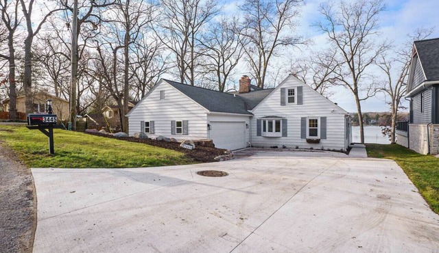 All-sports Maceday Lake relaxing retreat. Recently updated & fully furnished!