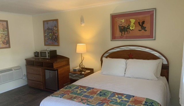 All Start Queen Room at Hotel Marceline