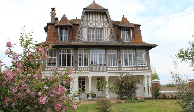 All the charm of an Anglo-Norman beauty 2 steps from Honfleur