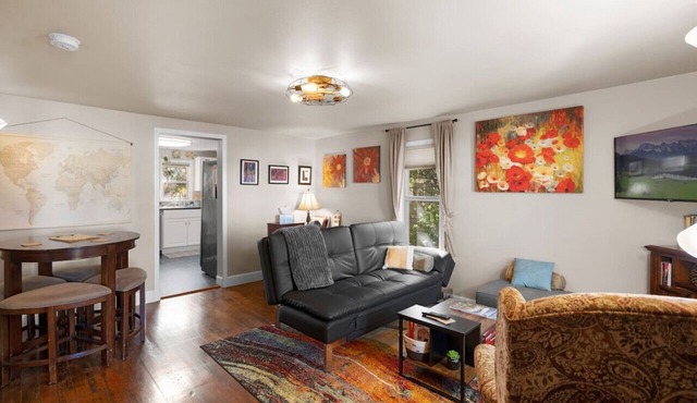 All the Amenities!* Centrally Located* Cozy Private Home*