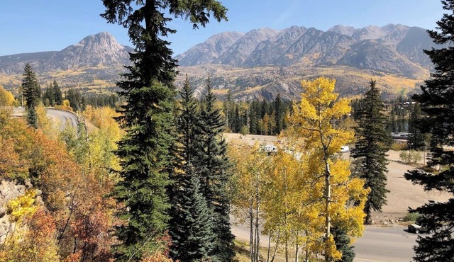 All the comforts of home. Amazing mountain views from both floors!