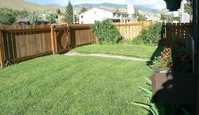 All the Comforts Of Home Surrounded By The Rocky Mtns. & Yellowstone Park