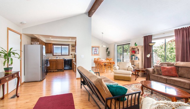 All the Comforts of Home Salem 3 br/2ba Family Neighborhood - 5 Min to Downtown