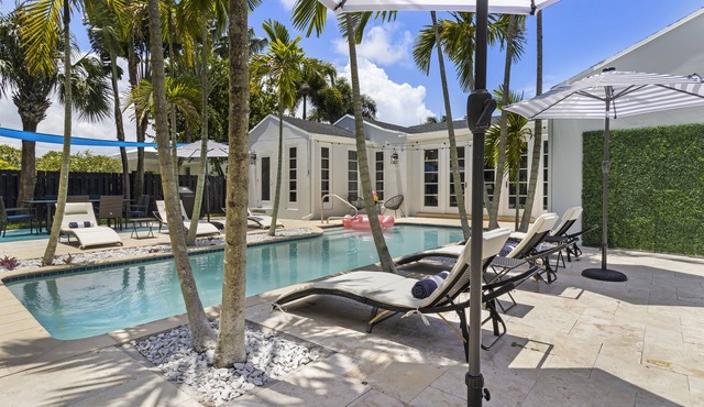 All Things Paradise - Large Pool & Outdoor Games!