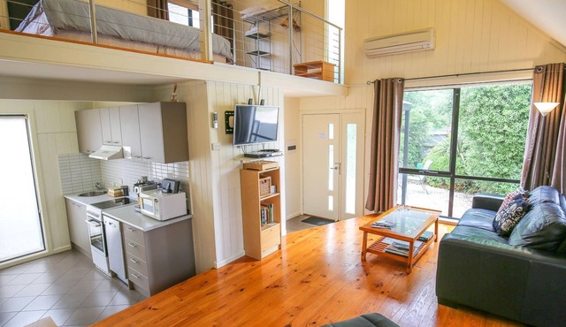 ALLAMBIE COTTAGES - VILLA 1: Bright