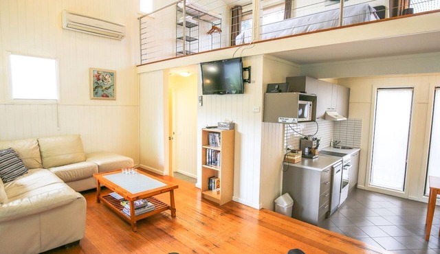 ALLAMBIE COTTAGES - VILLA 3: Bright