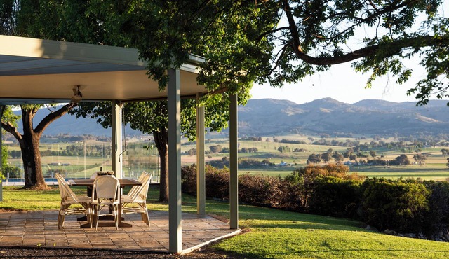 Allambie Poolside Elegance in Mudgee Countryside