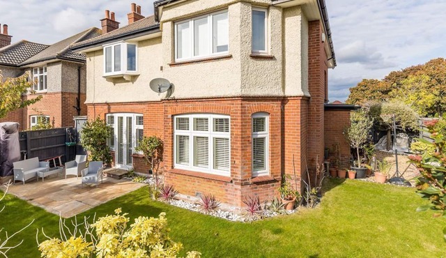 Allegra - a house that sleeps 10 guests in 6 bedrooms