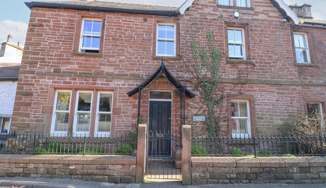 ALLENDALE HOUSE, family friendly, with open fire in Armathwaite