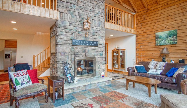 Allens Mountain Retreat 4 Br Outdoor Hot Tub Short Drive to Snowshoe Mountain Slopes