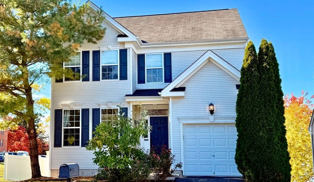 Allentown 3BR Home Family Friendly & Spacious w/City View Deck & Parking