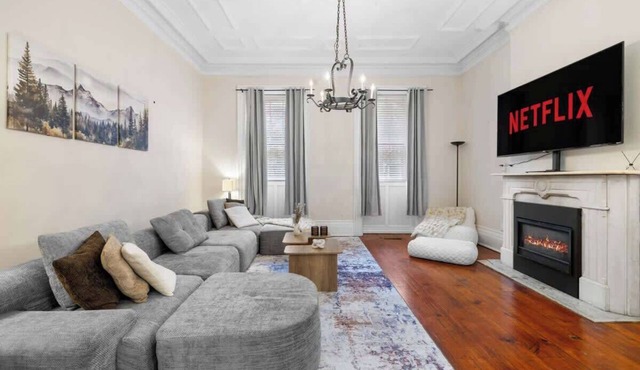 Allentown Gem: 5 Bedrooms + Free Parking