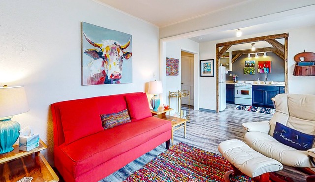 Alley Cat Flat | Apartment in Enterprise