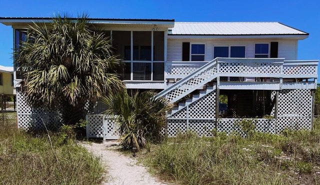 Alligator Point "Old Florida” Beachfront Cottage