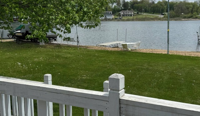 AllSports lakefront cottage. 3 bedrooms, 2 baths, private beach, yard and deck