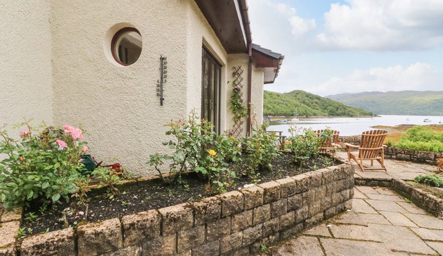 ALLT AN DORRAN, pet friendly, with open fire in Salen