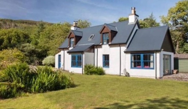 Alltcreich - shore side pet-friendly cottage with amazing views
