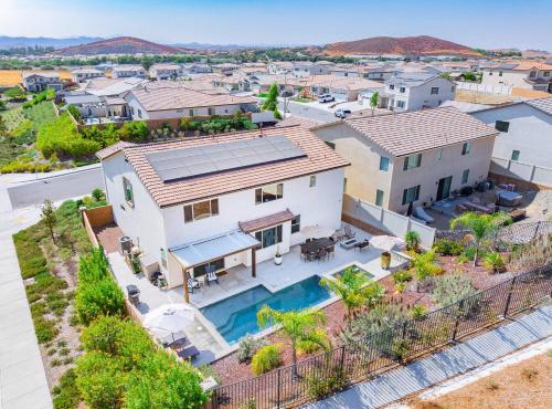Allura Champagne New in Wine Country Pool Game Room