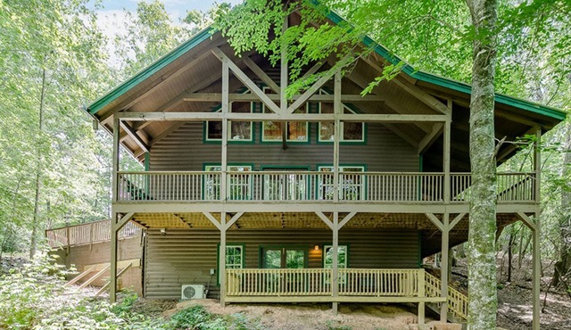 Allure Cabin – Family-Friendly Escape w/Fire Pit, Creek & Near Helen!