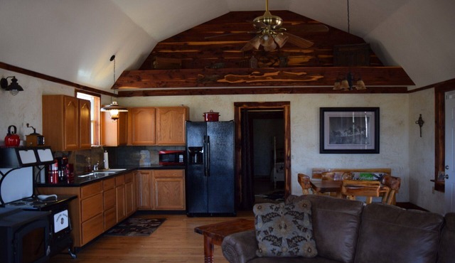 Allure charming peaceful wooded Hill Country like views with easy Lake access