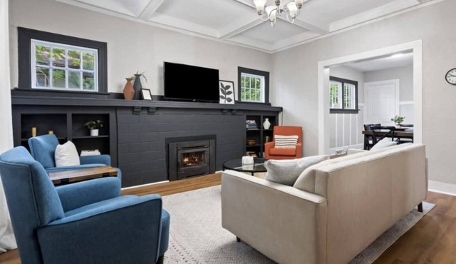 Alluring Home Near Drake University
