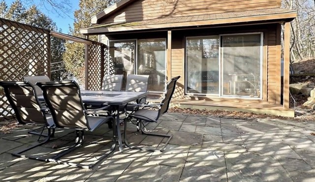 Alluring home with full kitchen, furnished patio, washer/dryer & private yard