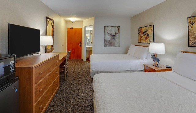 Alluring Quincy Stay! Panoramic Views, Indoor/Outdoor Pool | 3 Units