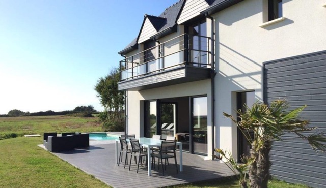 Alluring villa in Riantec with private pool