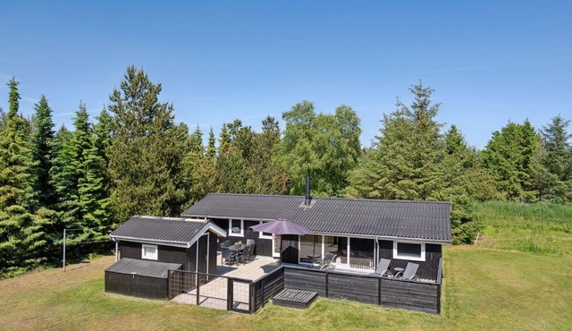 "Ally" - 250m from the sea by Interhome