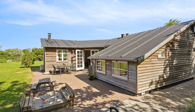 "Alma" - 400m from the sea by Interhome